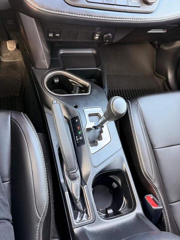 Toyota RAV4 XLE // sunroof,, leather seats// full option 2018