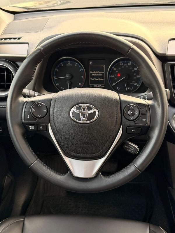 Toyota RAV4 XLE // sunroof,, leather seats// full option 2018