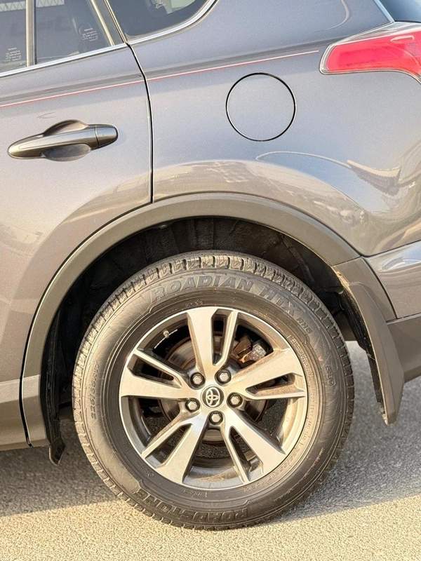 Toyota RAV4 XLE // sunroof,, leather seats// full option 2018