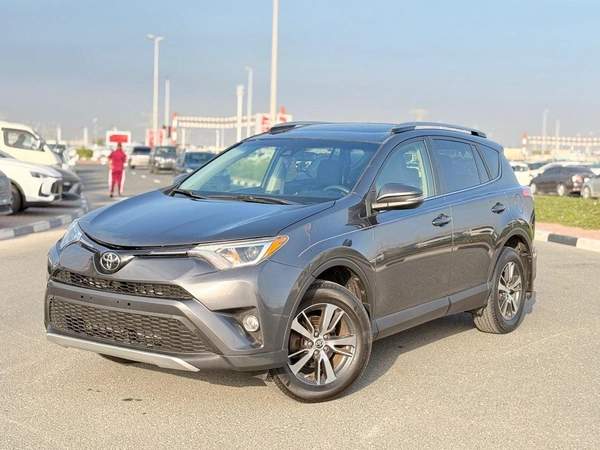 Toyota RAV4 XLE // sunroof,, leather seats// full option 2018