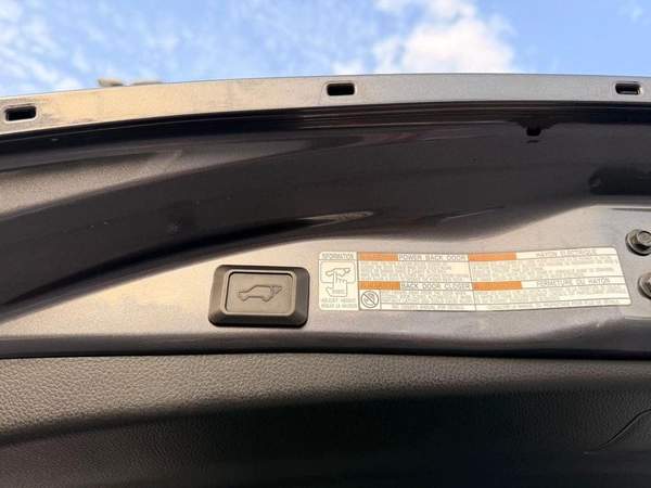 Toyota RAV4 XLE // sunroof,, leather seats// full option 2018