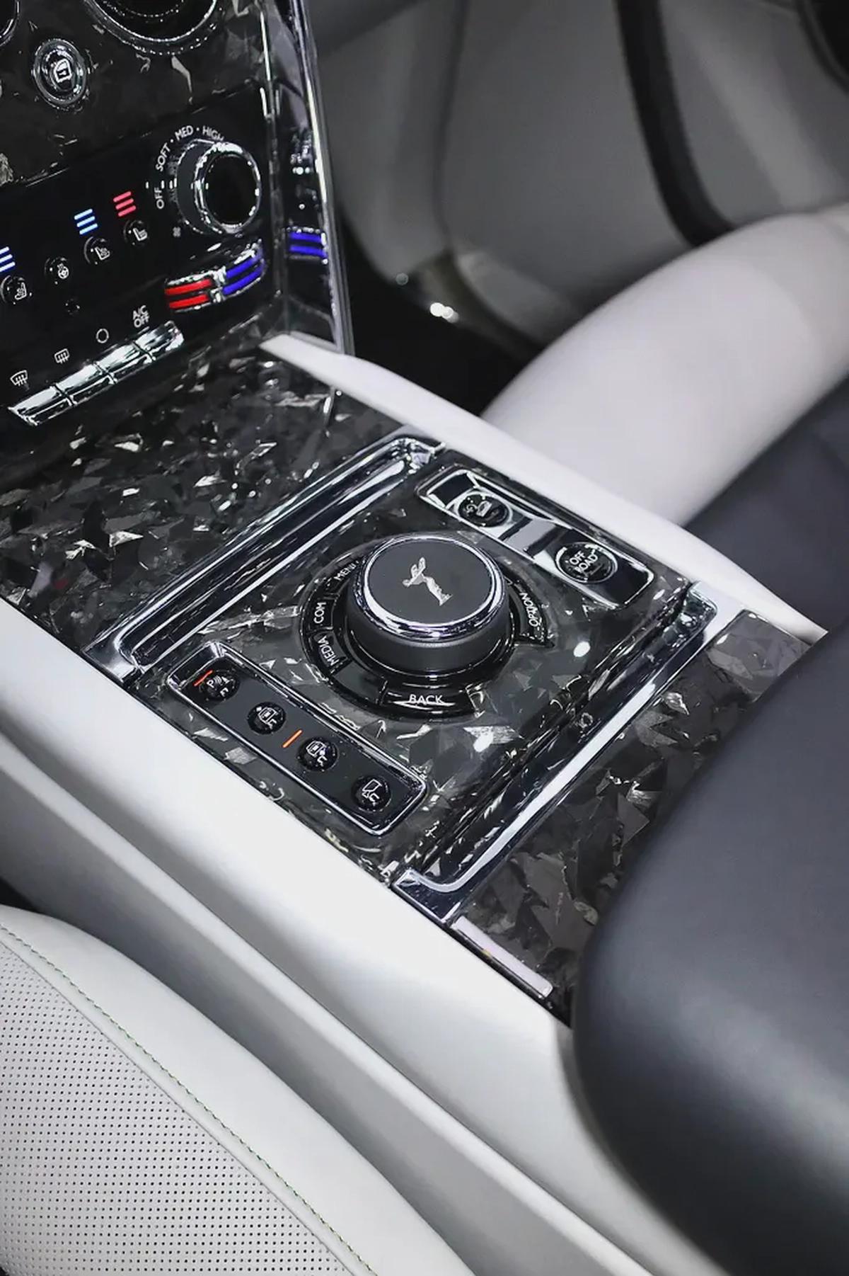 ROLLS ROYCE CULLINAN WITH MANSORY MARBLE BODYKIT + REAR ENTERTAINMENT-4-4