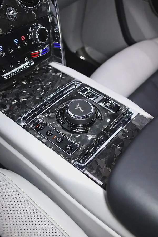 ROLLS ROYCE CULLINAN WITH MANSORY MARBLE BODYKIT + REAR ENTERTAINMENT