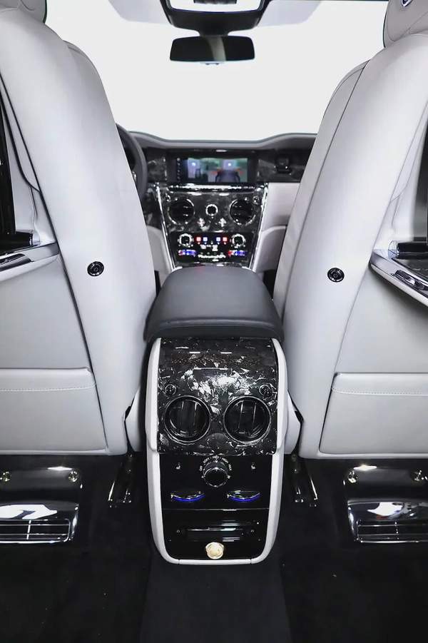 ROLLS ROYCE CULLINAN WITH MANSORY MARBLE BODYKIT + REAR ENTERTAINMENT