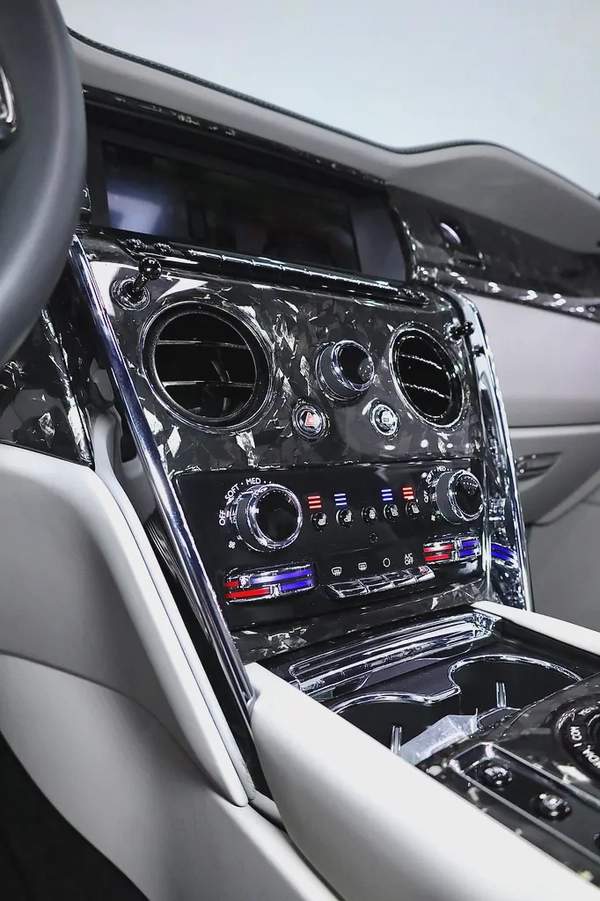 ROLLS ROYCE CULLINAN WITH MANSORY MARBLE BODYKIT + REAR ENTERTAINMENT