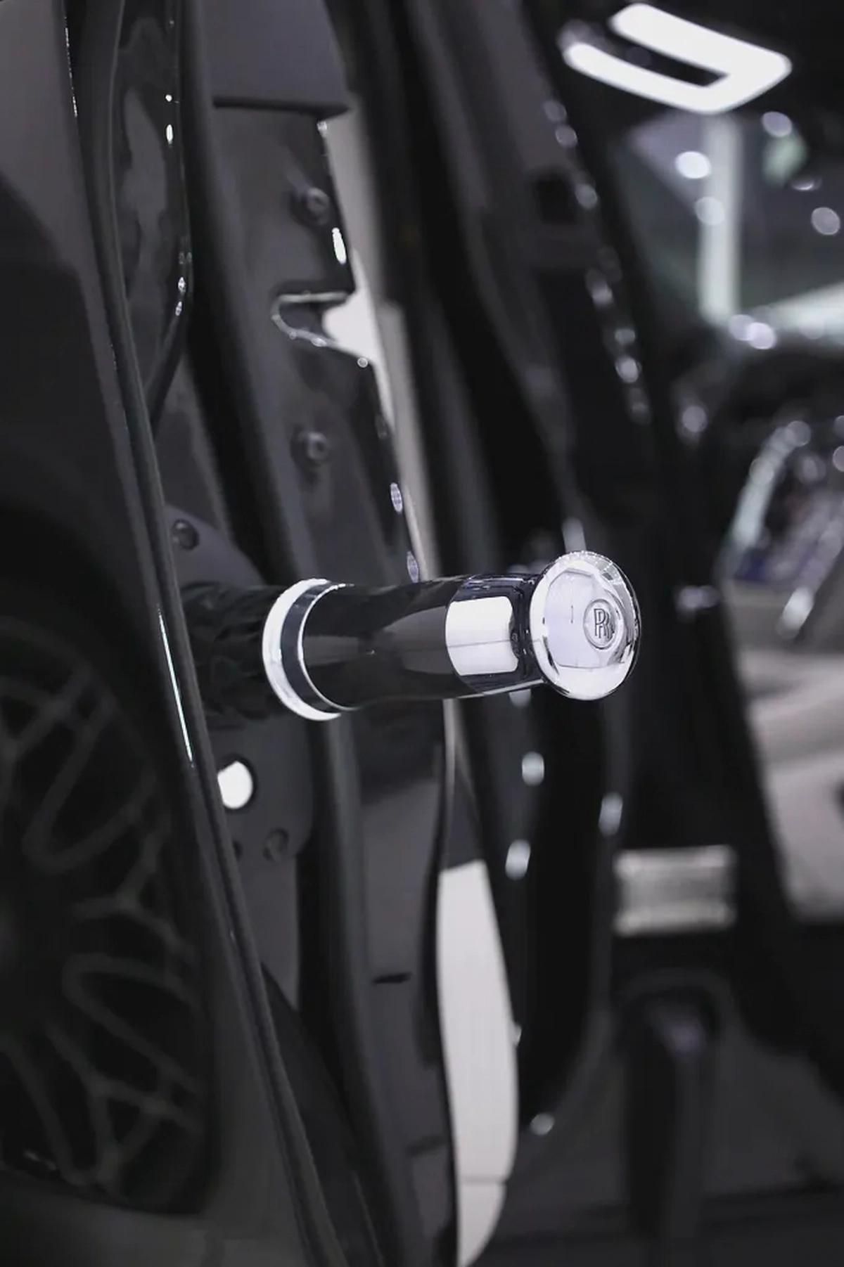 ROLLS ROYCE CULLINAN WITH MANSORY MARBLE BODYKIT + REAR ENTERTAINMENT-12-12