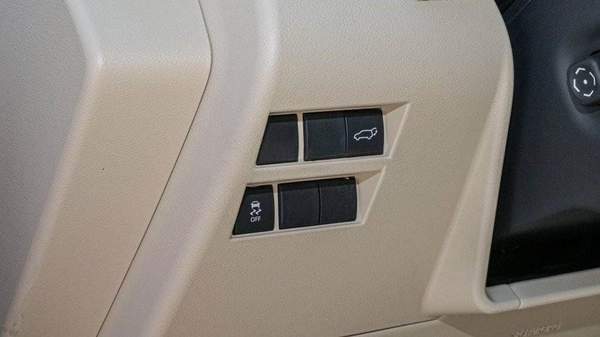 Toyota Land Cruiser VXR 3.3L
