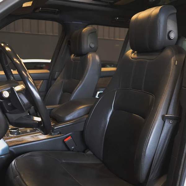 AED 2,682 pm • 0% Downpayment • Range Rover Vogue Supercharged • 1 Year Warranty