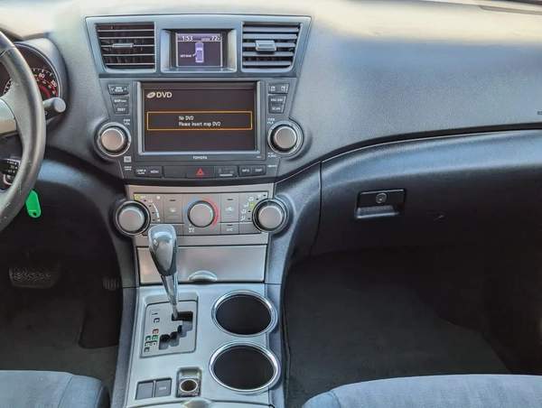 2009 TOYOTA HIGHLANDER, SPORT 3.5L V6 7 SEATER ACCIDENT FREE IN EXCELLENT CONDITION