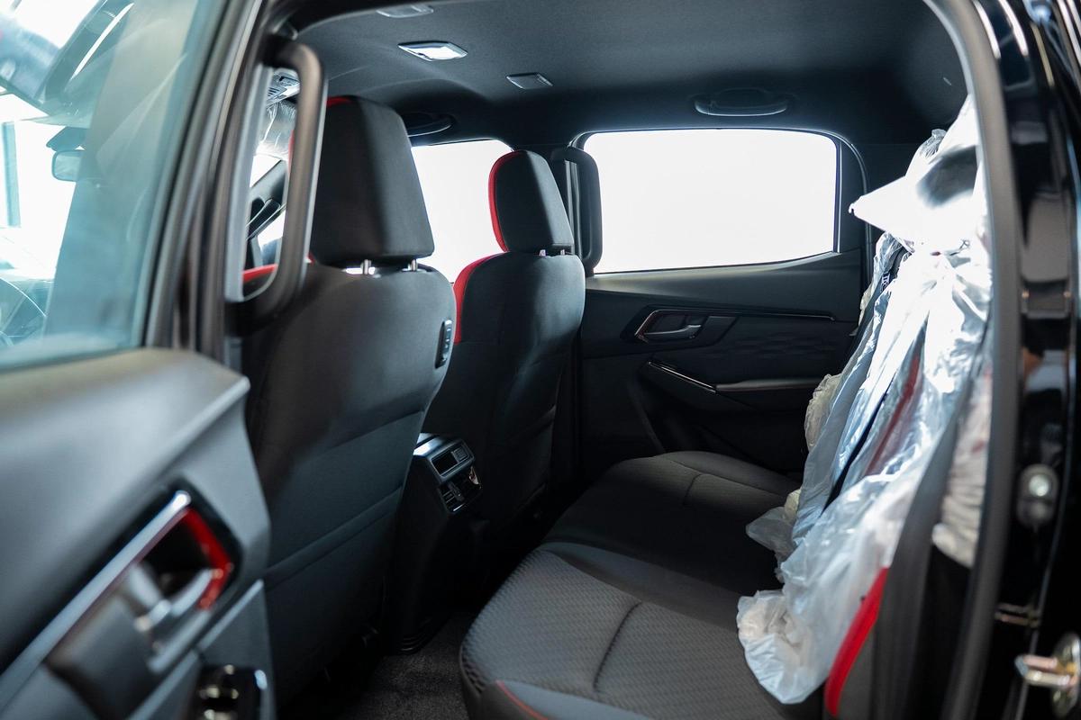 ISUZU D-MAX GT 3.0L A/T 4X4 FULL OPTION MODEL 2026 GCC SPECS-11-11