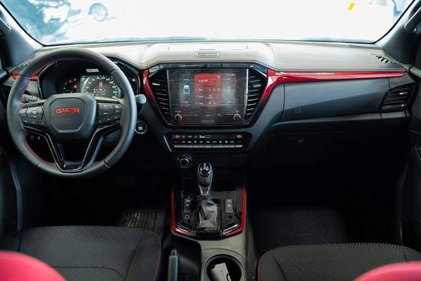 ISUZU D-MAX GT 3.0L A/T 4X4 FULL OPTION MODEL 2026 GCC SPECS