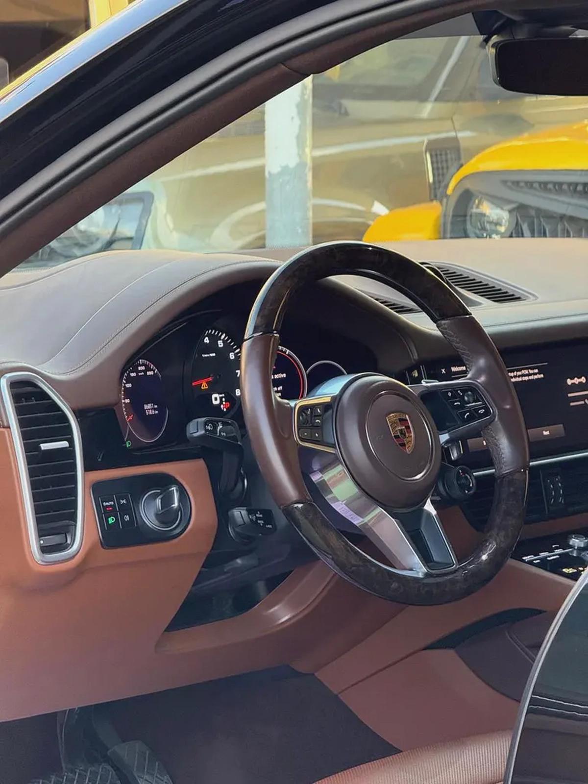 Porsche cayenne coupe model 2023 gcc original paint بورش كايان كوب ٢٠٢٣ خليجي صبغ وكالة-7-7