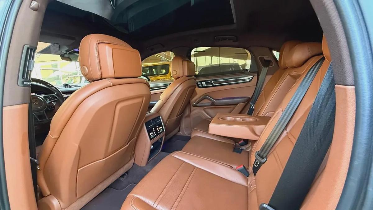 Porsche cayenne coupe model 2023 gcc original paint بورش كايان كوب ٢٠٢٣ خليجي صبغ وكالة-9-9