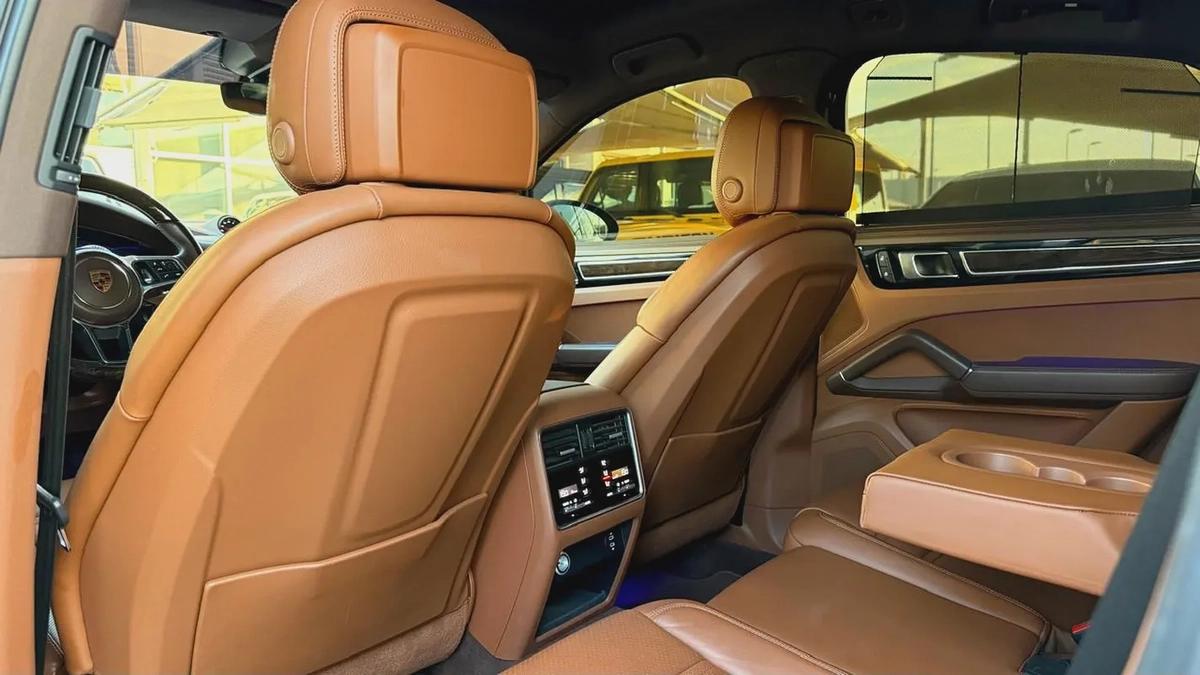 Porsche cayenne coupe model 2023 gcc original paint بورش كايان كوب ٢٠٢٣ خليجي صبغ وكالة-13-13