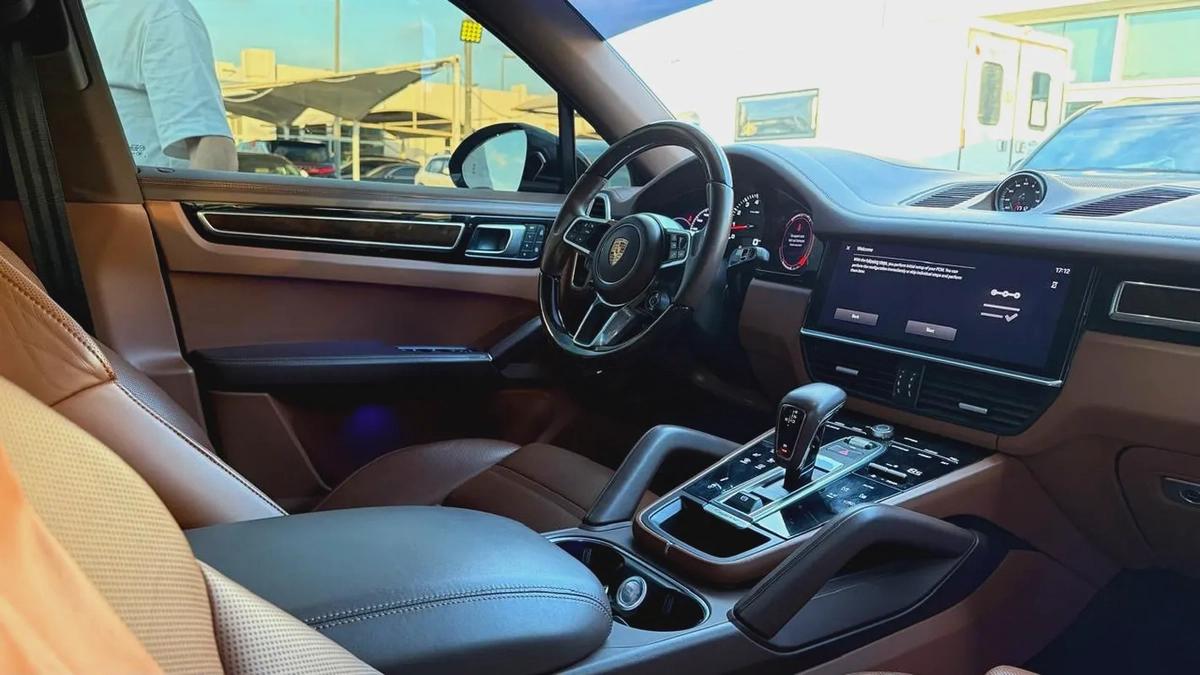 Porsche cayenne coupe model 2023 gcc original paint بورش كايان كوب ٢٠٢٣ خليجي صبغ وكالة-14-14