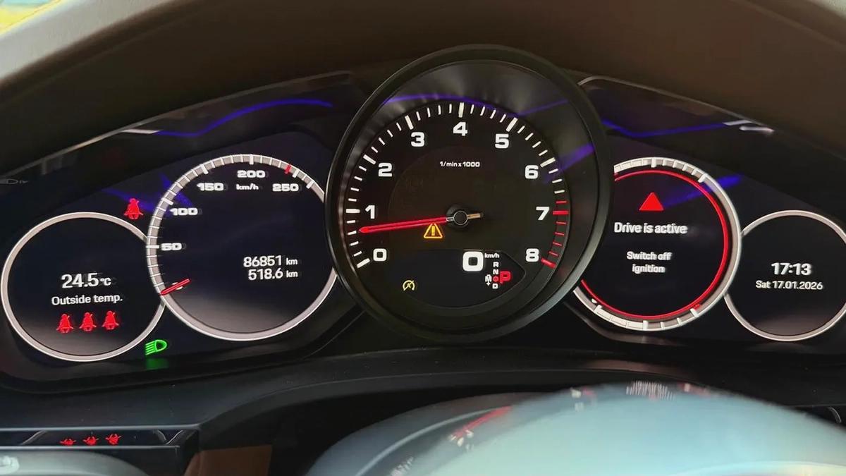 Porsche cayenne coupe model 2023 gcc original paint بورش كايان كوب ٢٠٢٣ خليجي صبغ وكالة-17-17