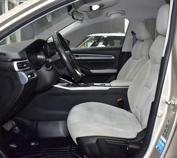 Geely Emgrand 1.5L ( 2024 Model ) in Golden Color GCC Specs