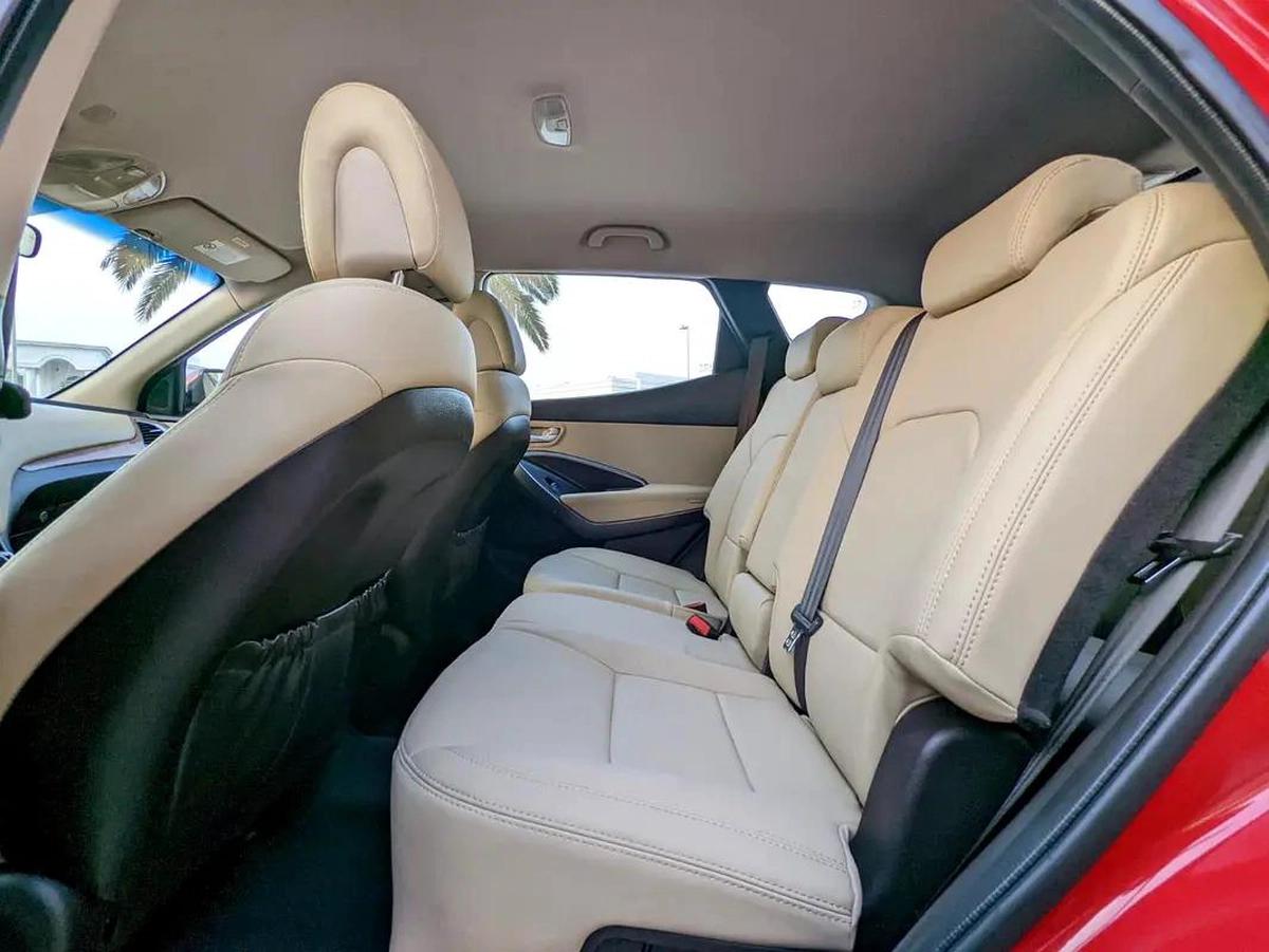 Hyundai Santa Fe 2016 GCC Mint Condition With Beige Interior Super 7 Seater Family SUV-9-9