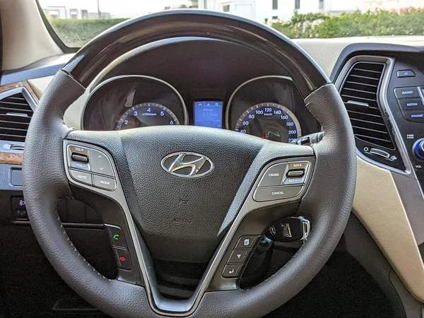 Hyundai Santa Fe 2016 GCC Mint Condition With Beige Interior Super 7 Seater Family SUV