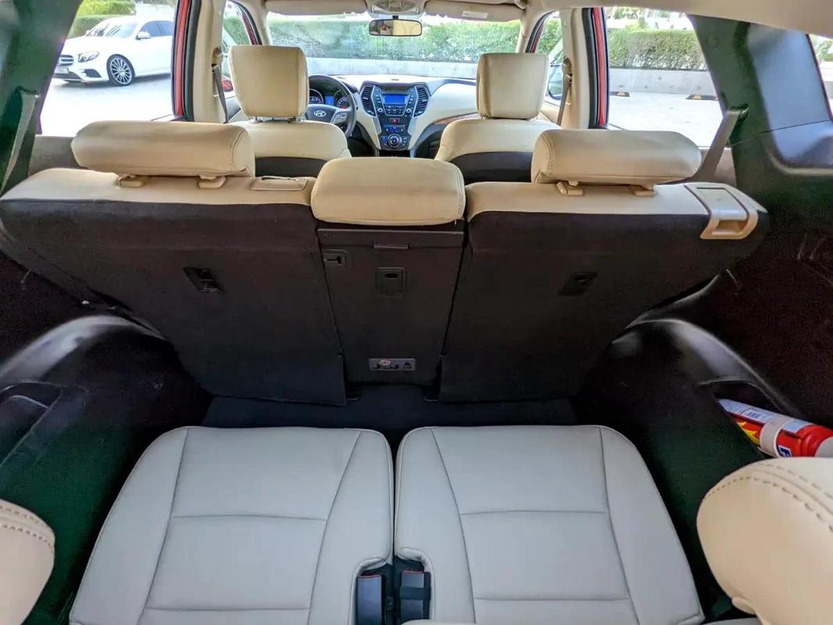 Hyundai Santa Fe 2016 GCC Mint Condition With Beige Interior Super 7 Seater Family SUV-19-19