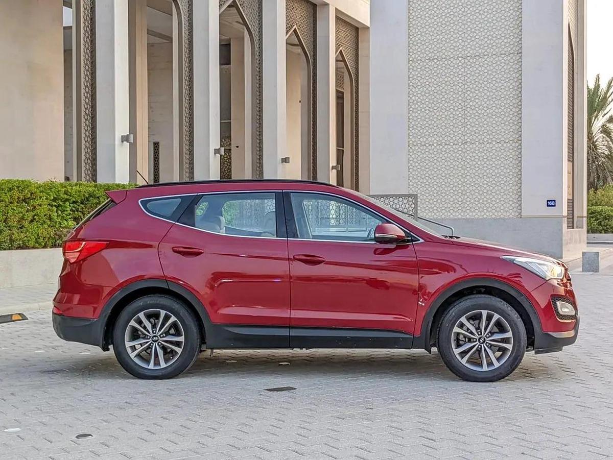 Hyundai Santa Fe 2016 GCC Mint Condition With Beige Interior Super 7 Seater Family SUV-3-3