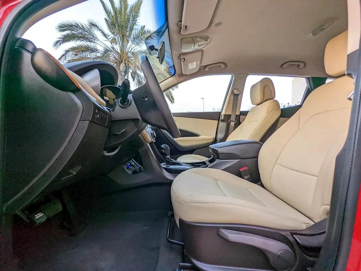 Hyundai Santa Fe 2016 GCC Mint Condition With Beige Interior Super 7 Seater Family SUV-6-6