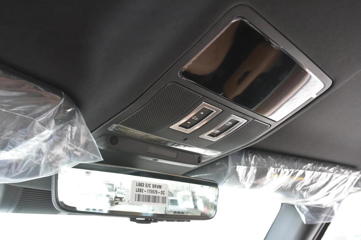 LAND ROVER DEFENDER P400 XDYNAMIC HSE 2025 | GREEN-13-13