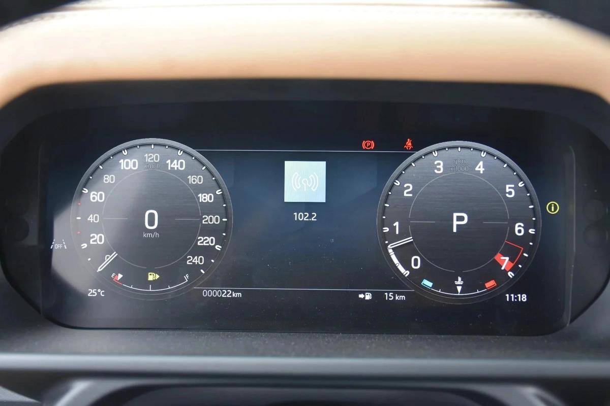 LAND ROVER DEFENDER P400 XDYNAMIC HSE 2025 | GREEN-3-3