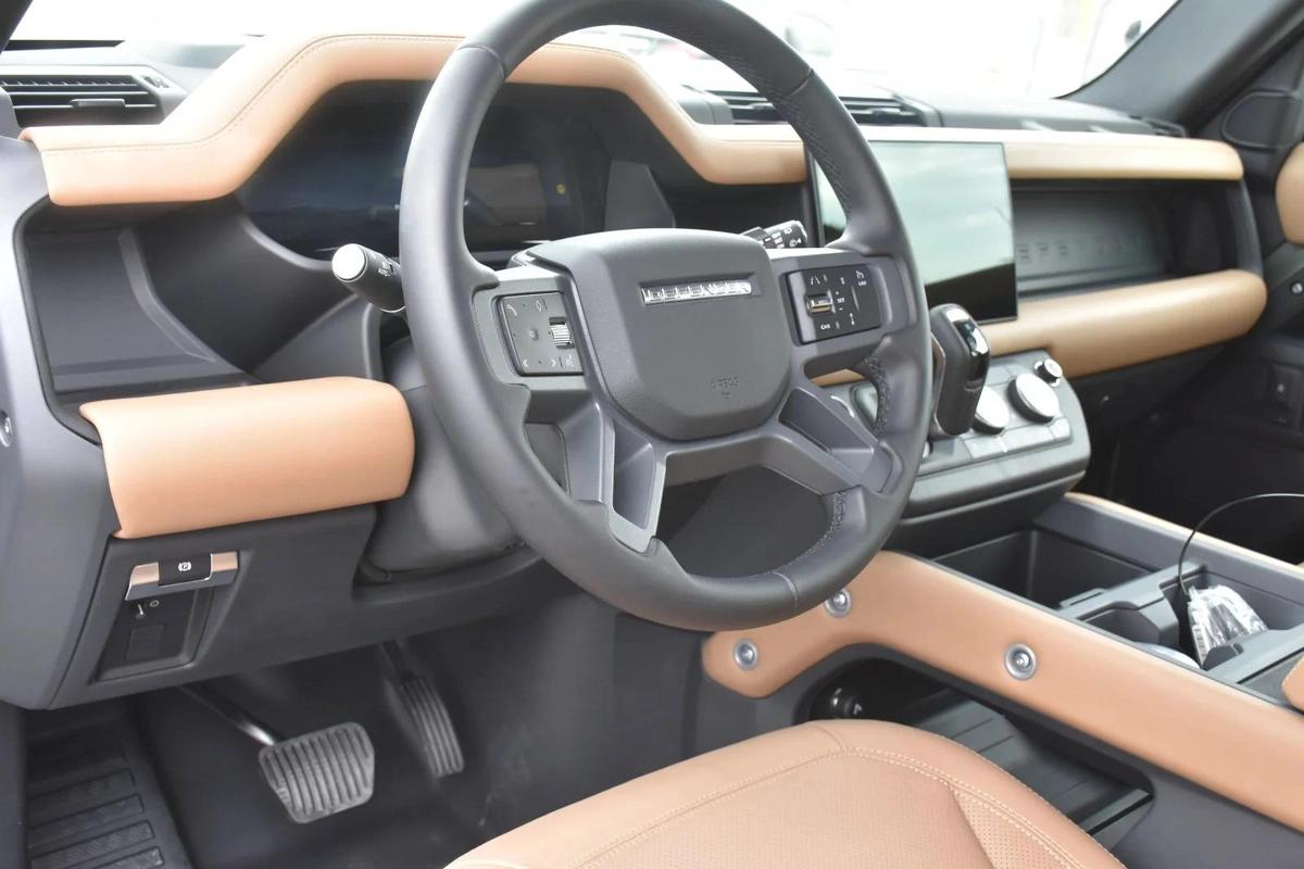 LAND ROVER DEFENDER P400 XDYNAMIC HSE 2025 | GREEN-11-11