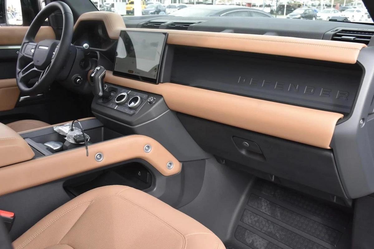 LAND ROVER DEFENDER P400 XDYNAMIC HSE 2025 | GREEN-12-12
