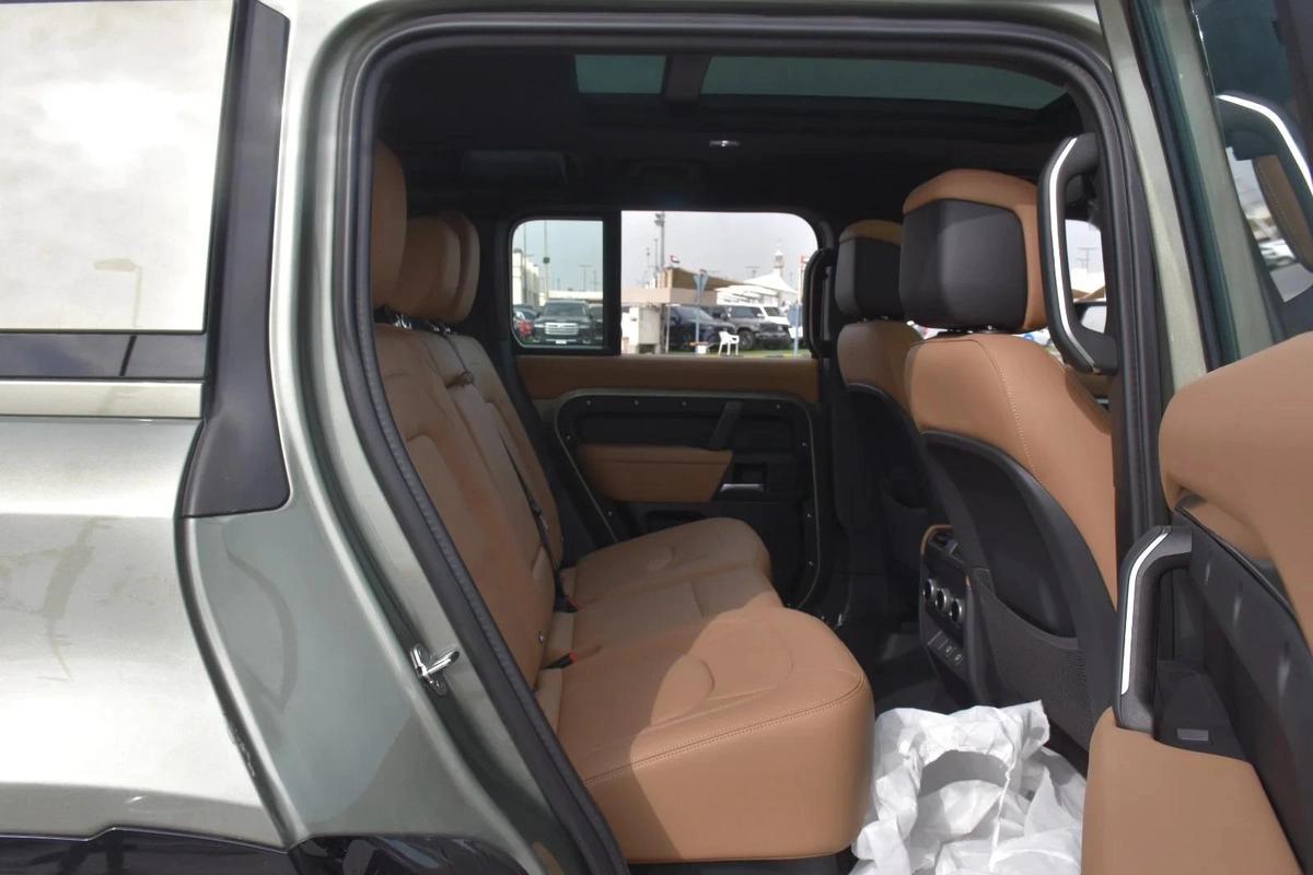 LAND ROVER DEFENDER P400 XDYNAMIC HSE 2025 | GREEN-7-7