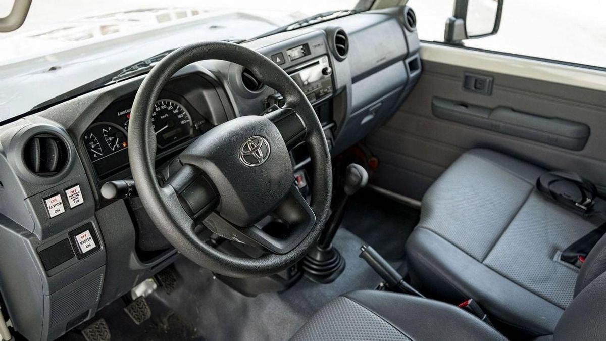 Toyota Land Cruiser 70 TOYOTA LAND CRUISER LC78 4.2L AMBULANCE-10-10