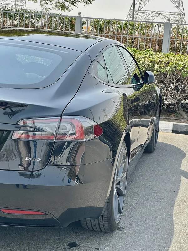 2017 Tesla Model S 90D - GCC Specs