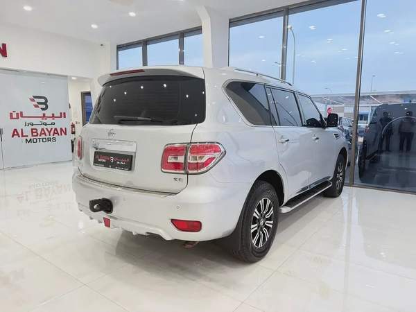 نيسان باترول SE V6 فضي / اسود خليجي Nissan Patrol SE V6 2018 - GCC Specs - Excellent Condition