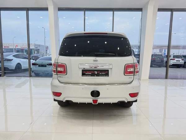 نيسان باترول SE V6 فضي / اسود خليجي Nissan Patrol SE V6 2018 - GCC Specs - Excellent Condition