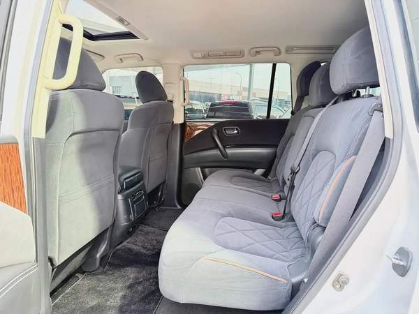 نيسان باترول SE V6 فضي / اسود خليجي Nissan Patrol SE V6 2018 - GCC Specs - Excellent Condition