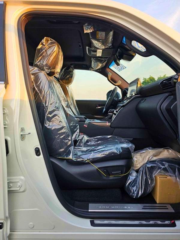 Toyota Land Cruiser VX HYBRID / 3.5L V6 PETROL / RADAR / BIG DVD / JBL SPKRS / LETAHER WITH MEMORY SEATS (CODE # VXH25)