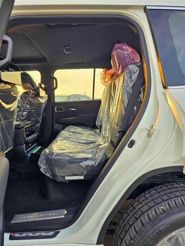 Toyota Land Cruiser VX HYBRID / 3.5L V6 PETROL / RADAR / BIG DVD / JBL SPKRS / LETAHER WITH MEMORY SEATS (CODE # VXH25)