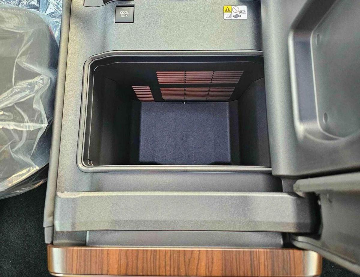 Toyota Land Cruiser VX HYBRID / 3.5L V6 PETROL / RADAR / BIG DVD / JBL SPKRS / LETAHER WITH MEMORY SEATS (CODE # VXH25)-17-17