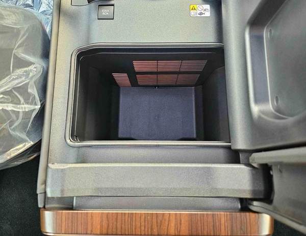 Toyota Land Cruiser VX HYBRID / 3.5L V6 PETROL / RADAR / BIG DVD / JBL SPKRS / LETAHER WITH MEMORY SEATS (CODE # VXH25)