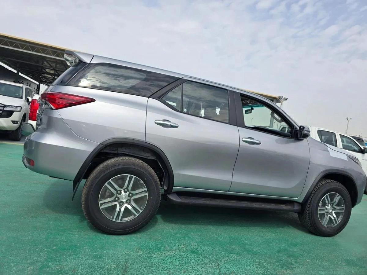 Toyota Fortuner Toyota Fortuner 2.7L 4-Cylinder – 2026 – GCC Specs-4-4