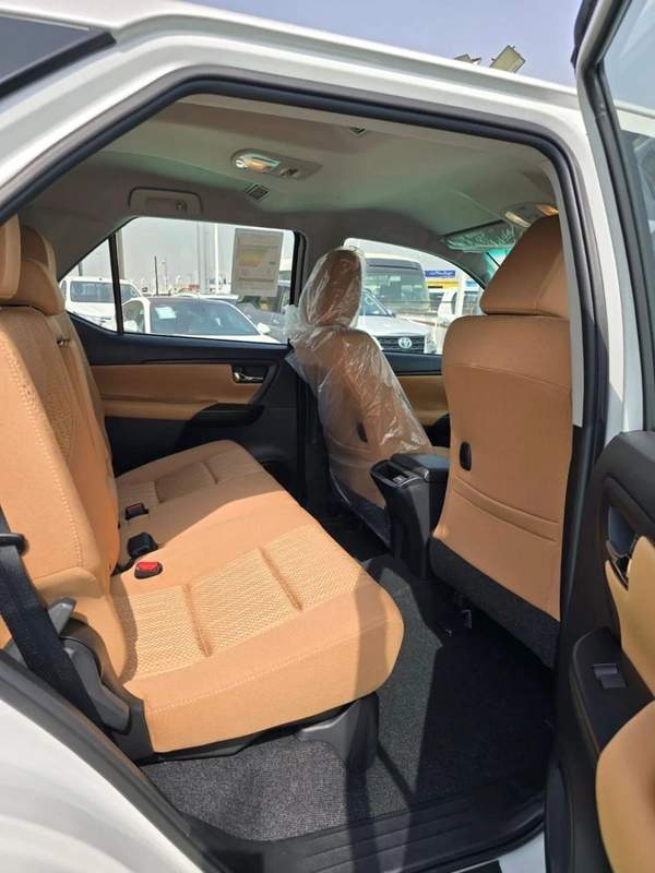 Toyota Fortuner Toyota Fortuner 2.7L 4-Cylinder – 2026 – GCC Specs