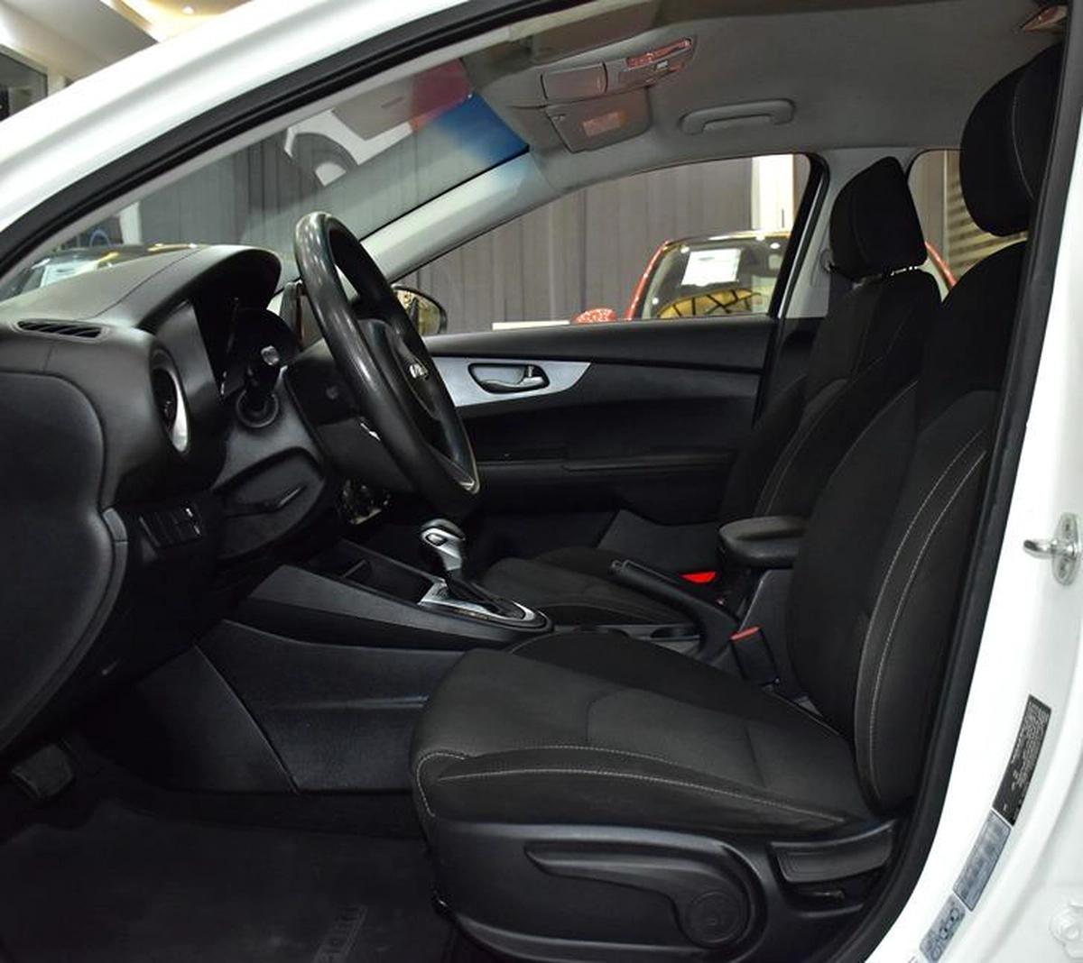 KIA Cerato ( 2022 Model ) in White Color GCC Specs-4-4