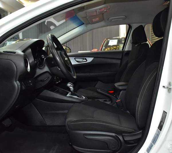 KIA Cerato ( 2022 Model ) in White Color GCC Specs