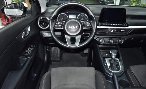 KIA Cerato ( 2022 Model ) in White Color GCC Specs