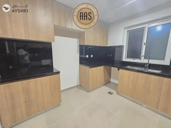 Huge size 1bhk 2baths in 95k balcony wardrobes 1parking free