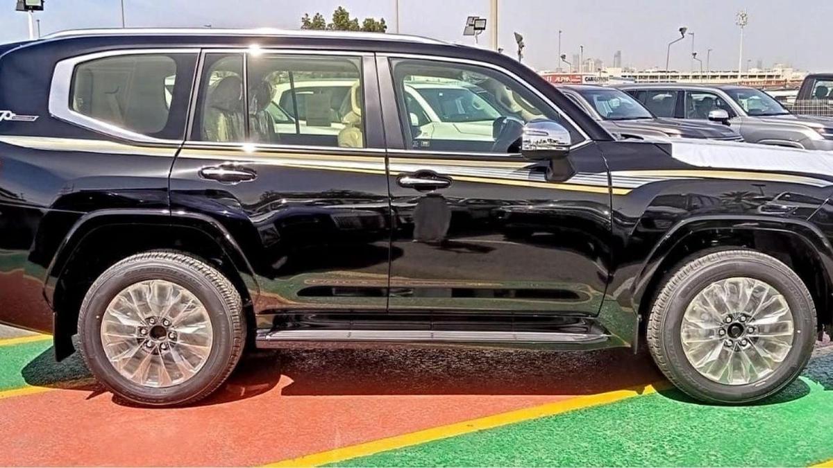 Toyota Land Cruiser VXR TOYOTA LANDCRUISER VXR FULL OPTION-7-7