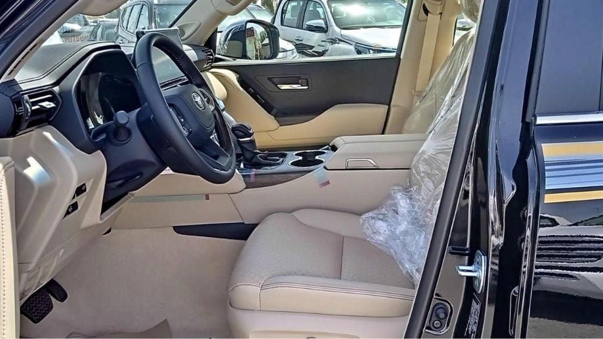 Toyota Land Cruiser VXR TOYOTA LANDCRUISER VXR FULL OPTION-8-8