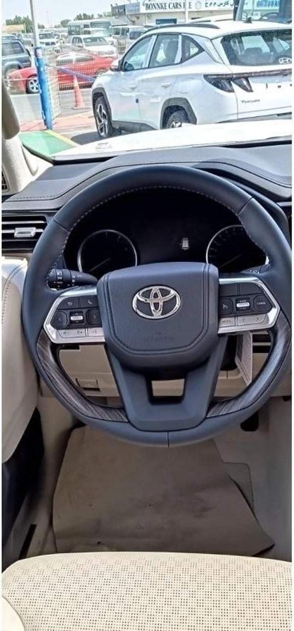 Toyota Land Cruiser VXR TOYOTA LANDCRUISER VXR FULL OPTION