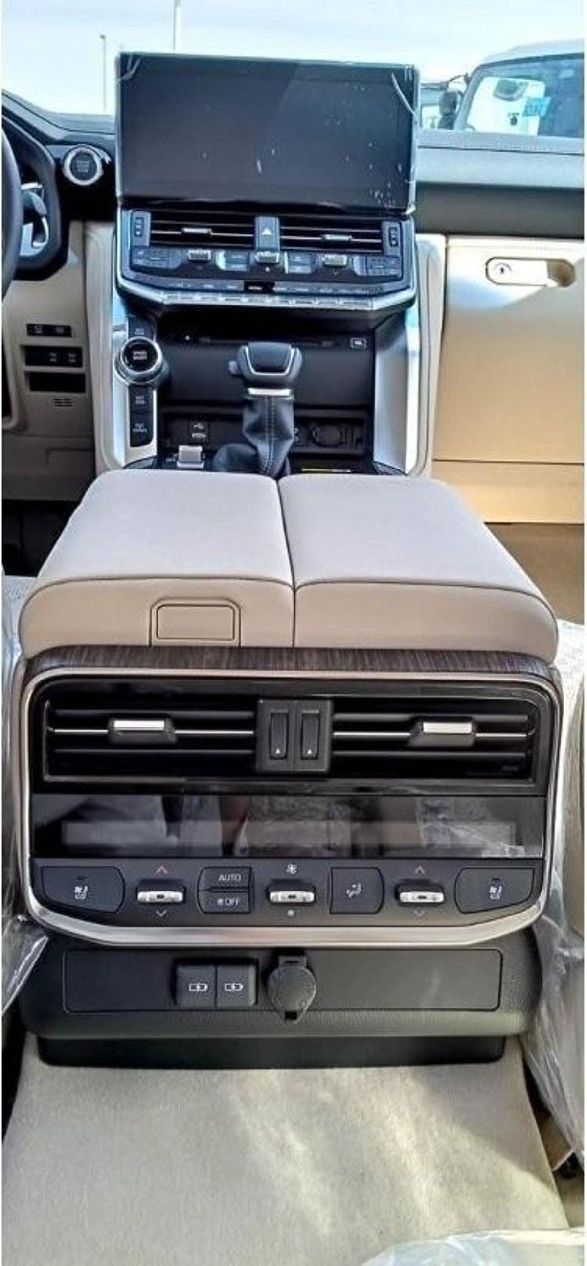 Toyota Land Cruiser VXR TOYOTA LANDCRUISER VXR FULL OPTION-17-17